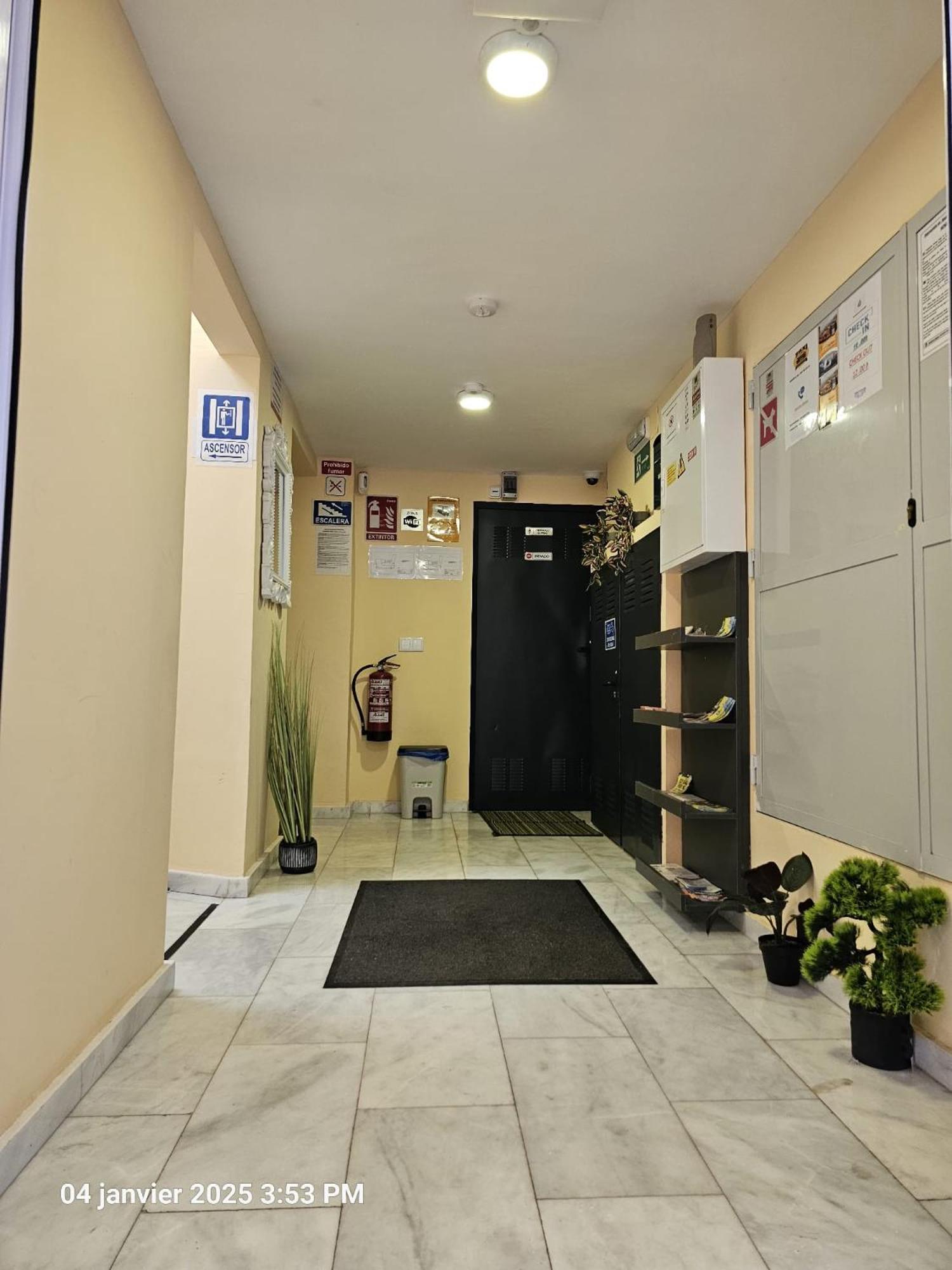 Apartamentos Turisticos Kenzamin 阿利坎特 外观 照片