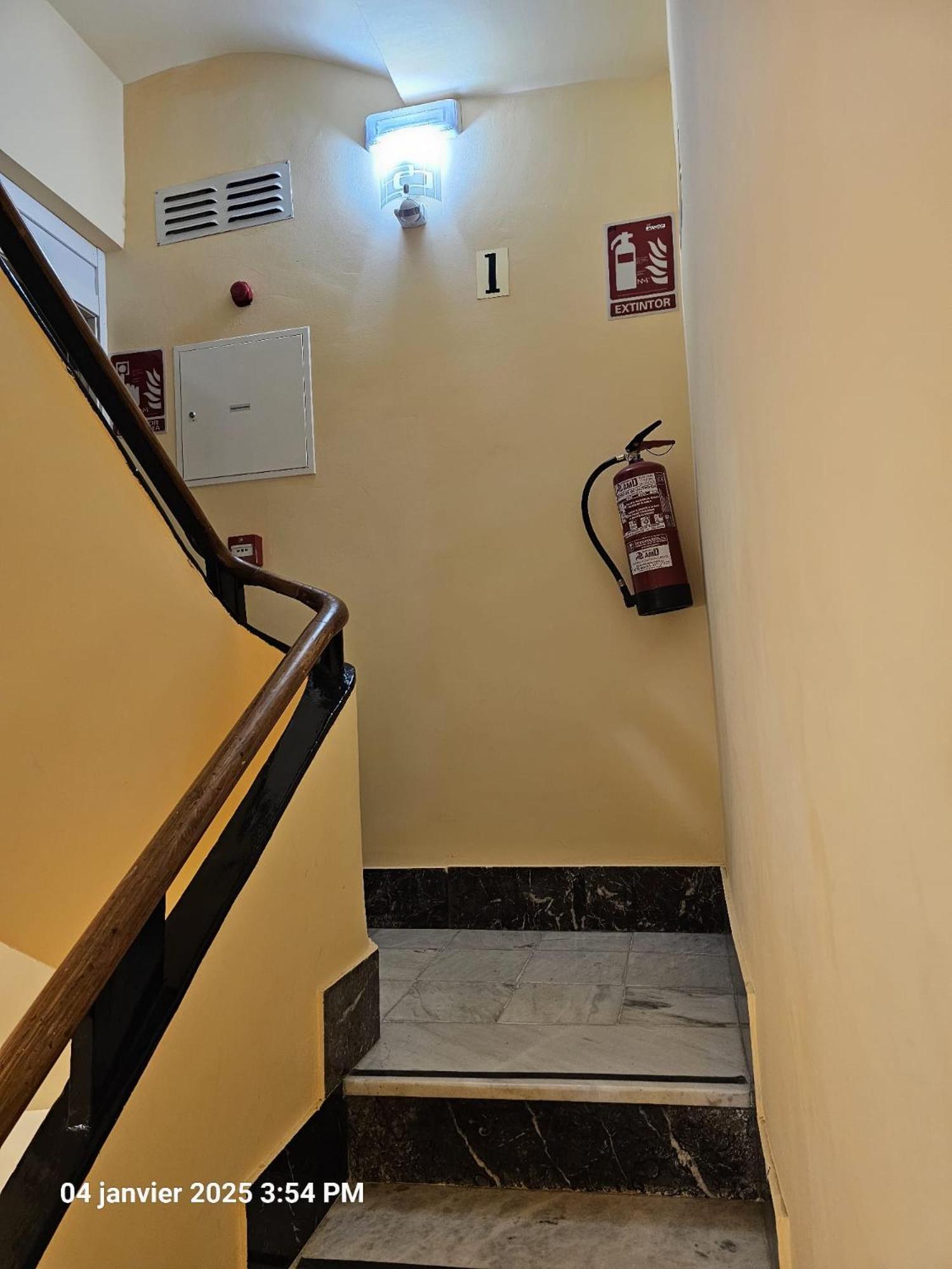 Apartamentos Turisticos Kenzamin 阿利坎特 外观 照片